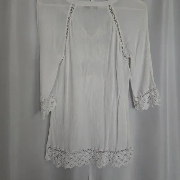 Pale Sky lace top - Picture 9 of 11